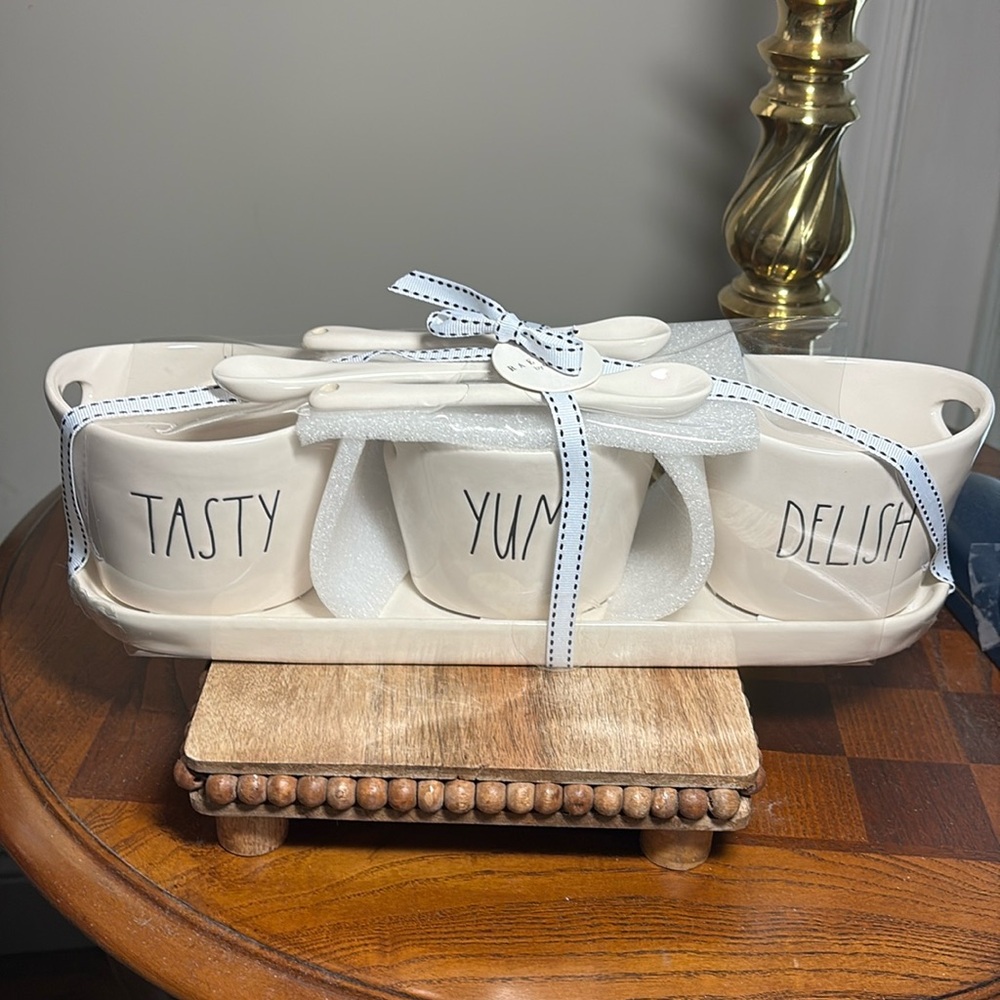 Rae Dunn condiment set with spoons and tray